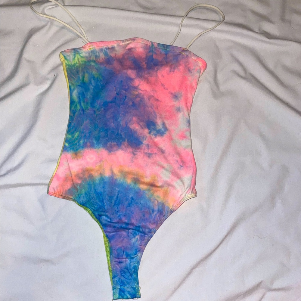 Ruse 21: XS Blue, Pink, Yellow, White bodysuit
